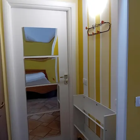 公寓 Casa Happy - La Mansarda Del Sorriso Con Parcheggio Privato A Valcorrente *