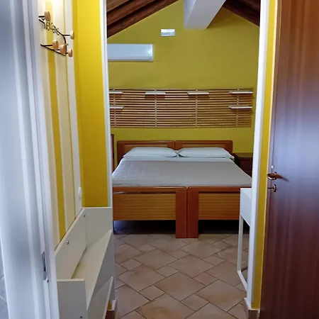Casa Happy - La Mansarda Del Sorriso Con Parcheggio Privato A Valcorrente