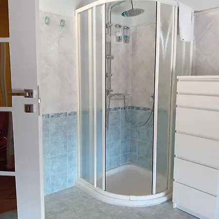 Casa Happy - La Mansarda Del Sorriso Con Parcheggio Privato A Valcorrente 公寓