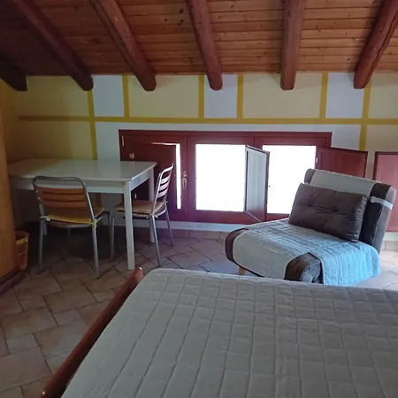 Casa Happy - La Mansarda Del Sorriso Con Parcheggio Privato A Valcorrente