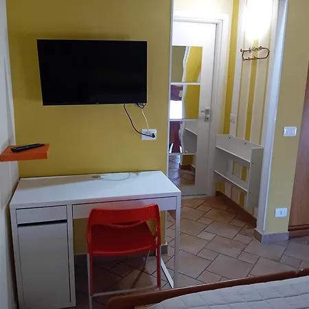 Casa Happy - La Mansarda Del Sorriso Con Parcheggio Privato A Valcorrente