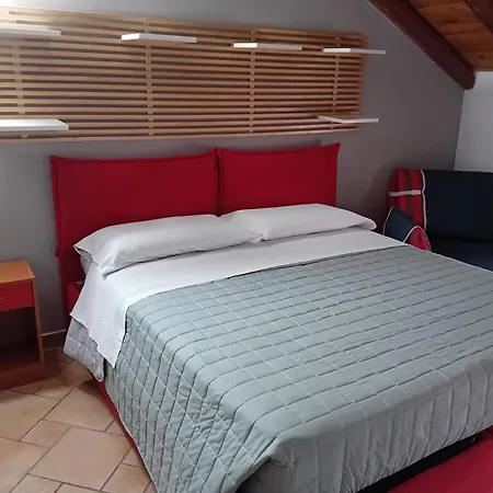 公寓 Casa Happy - La Mansarda Del Sorriso Con Parcheggio Privato A Valcorrente 卡塔尼亚