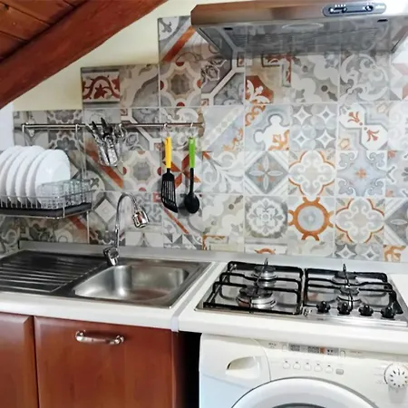 Casa Happy - La Mansarda Del Sorriso Con Parcheggio Privato A Valcorrente *