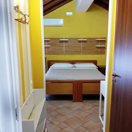Casa Happy - La Mansarda Del Sorriso Con Parcheggio Privato A Valcorrente *