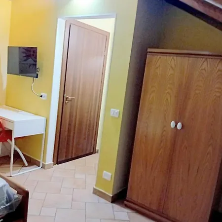 Casa Happy - La Mansarda Del Sorriso Con Parcheggio Privato A Valcorrente Apartament *