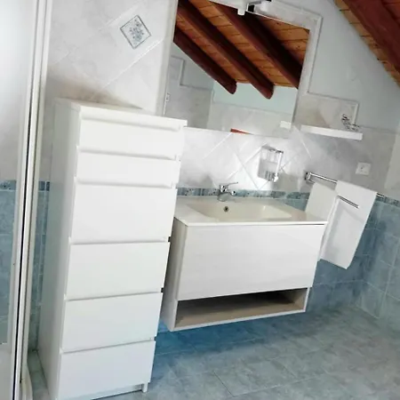 Apartament Casa Happy - La Mansarda Del Sorriso Con Parcheggio Privato A Valcorrente *