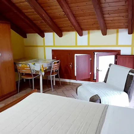 Casa Happy - La Mansarda Del Sorriso Con Parcheggio Privato A Valcorrente