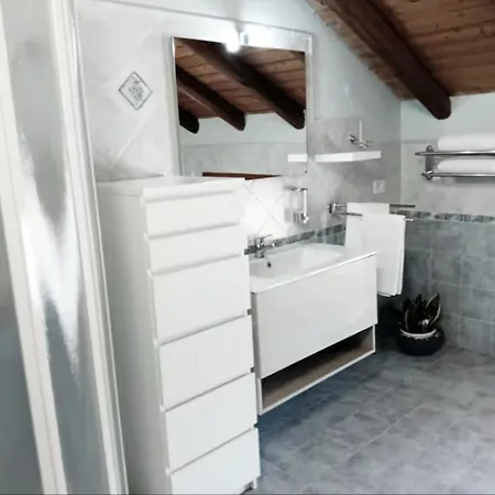Casa Happy - La Mansarda Del Sorriso Con Parcheggio Privato A Valcorrente *