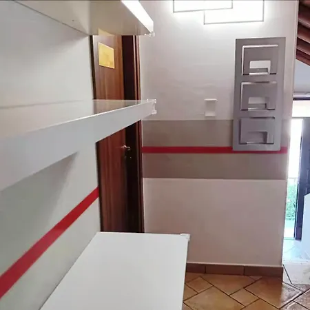 Casa Happy - La Mansarda Del Sorriso Con Parcheggio Privato A Valcorrente